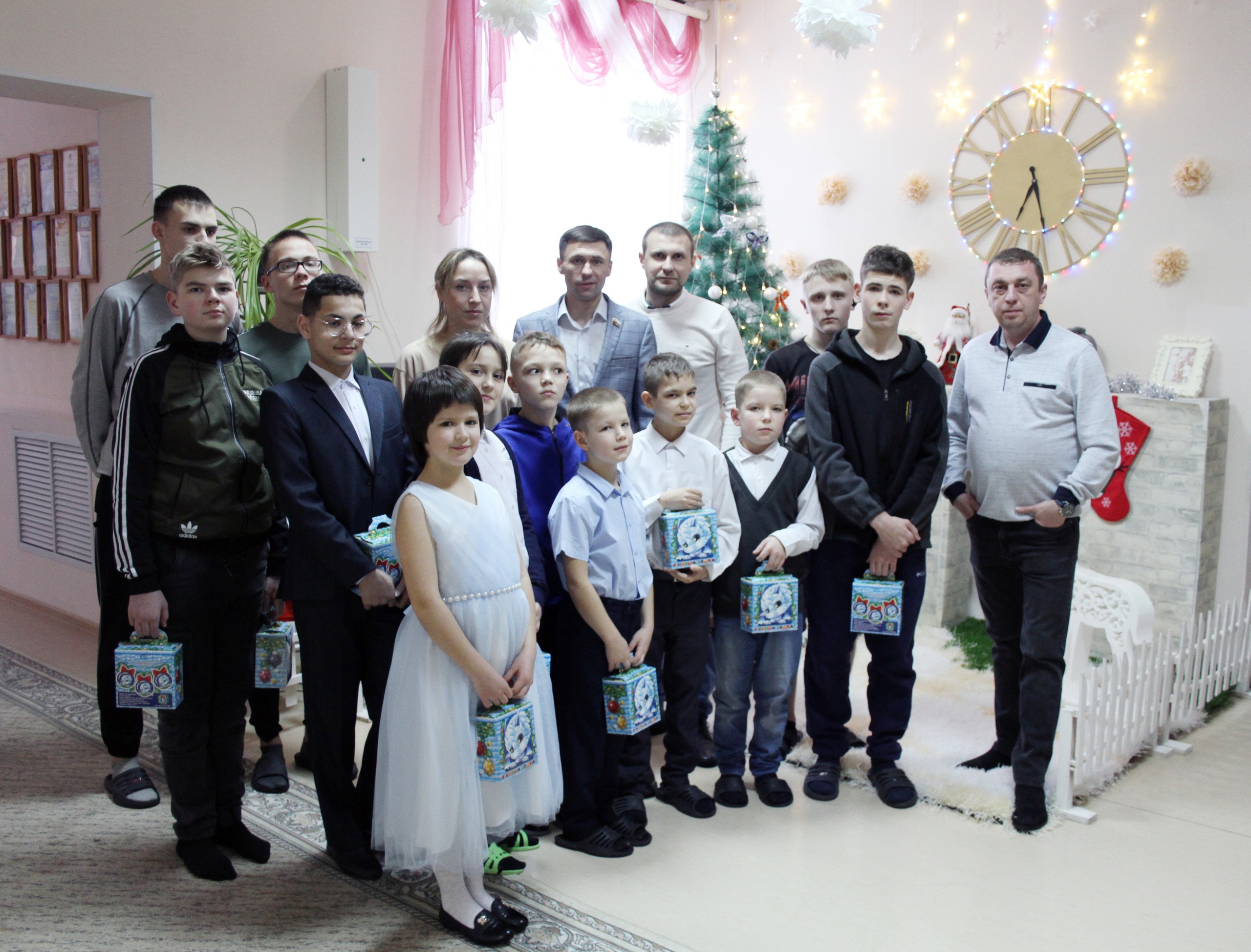 Депутаты Городской Думы навестили ребятишек в детском доме «Планета»